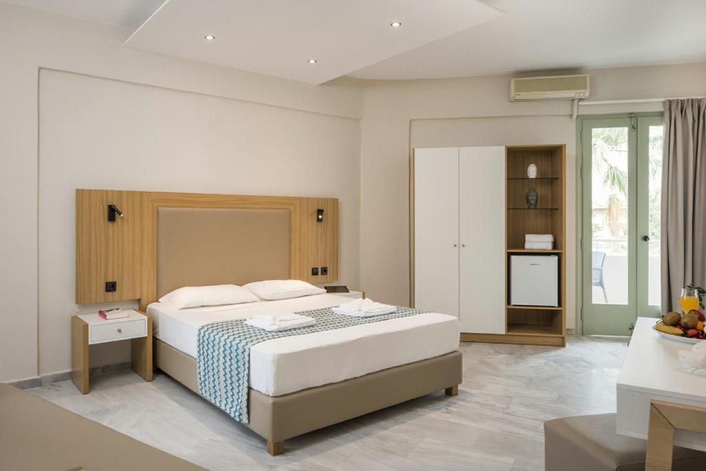 Fereniki Resort & Spa เยโอริยิอูโปลิส ภายนอก รูปภาพ